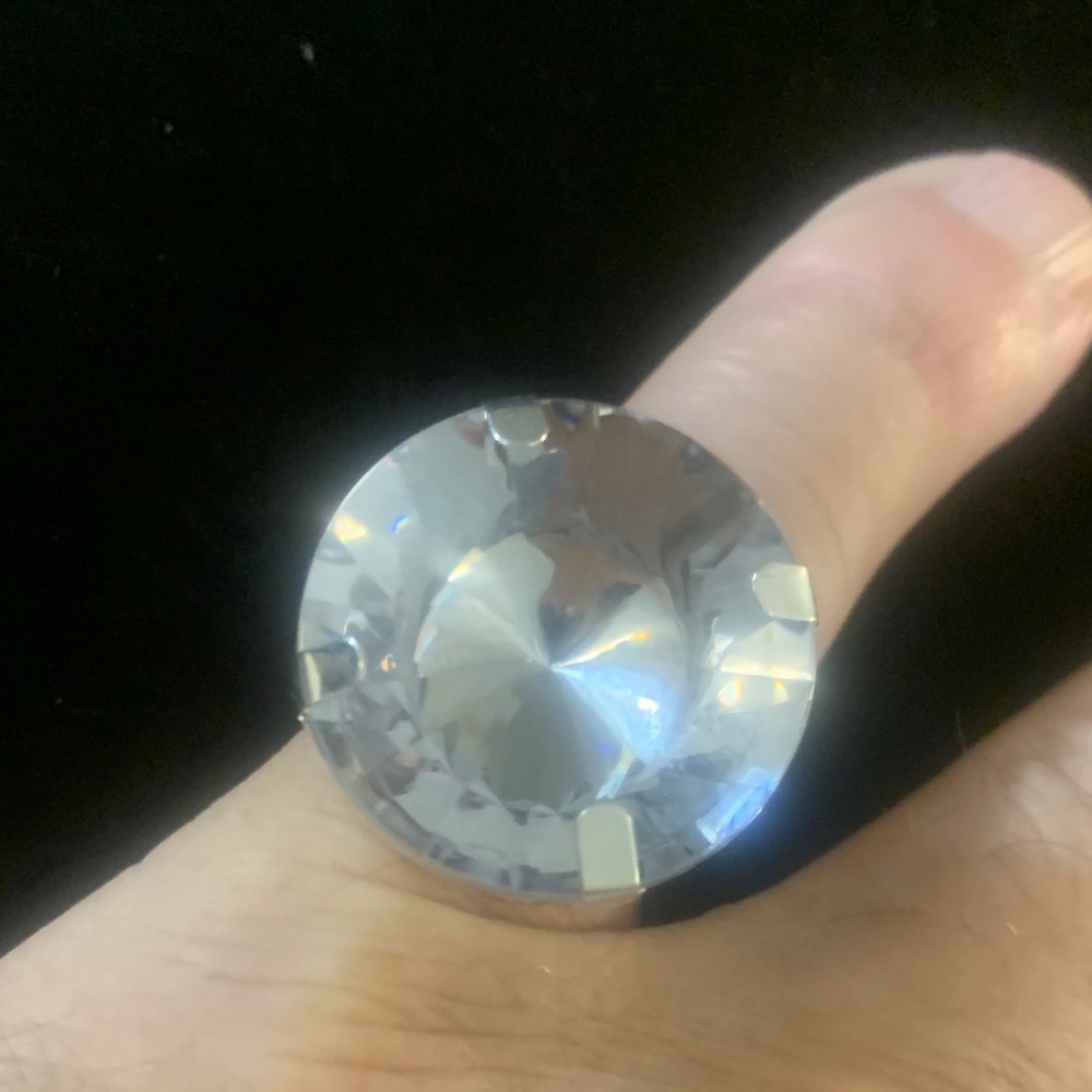 Elegant Silver-Toned Rhinestone Ring